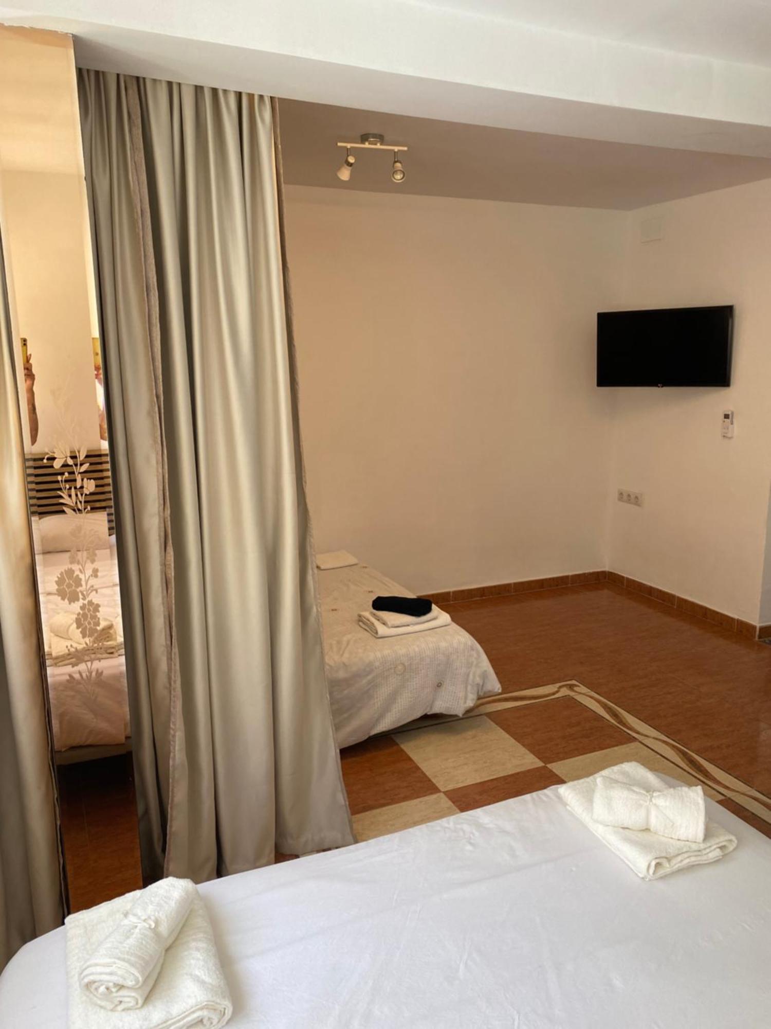 Habitaciones Con Bano Y Cocina Privada Valencia Exterior photo